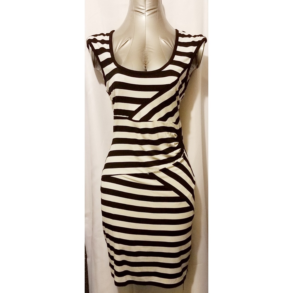 GUESS Shapely (bodycon like) Dress, Size L